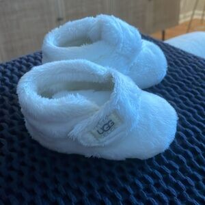 UGG Bixbee Baby Shoe, size 2-3 (6-12 months), vanilla
